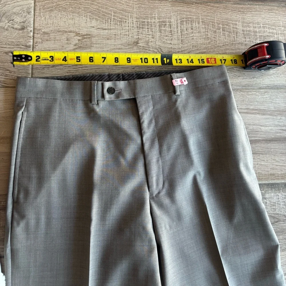 Calvin Klein Men's Taupe Suit jacket size 39L and pants 34